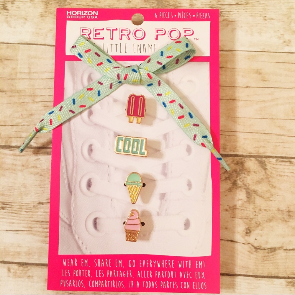 ✨4/$25✨ Decorative Shoelaces with Enamel Pins Green